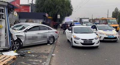 Полицейские задержали таксиста, который на остановке общественного транспорта смертельно травмировал двух женщин