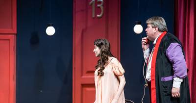 В калининградской драме прошла репетиция комедийного спектакля Рэя Куни "№13" (фото)