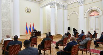 Не обманывать себя и строить современную армию – президент Армении обозначил задачи страны