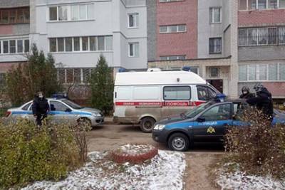 Россиянин с пистолетом напал на приехавших к его матери врачей скорой