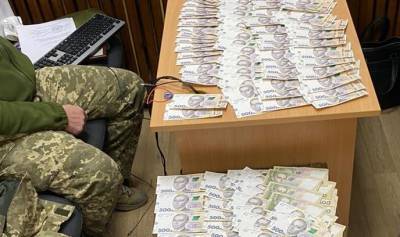Чиновника Минобороны задержали на взятке в 400 тыс грн: Подробности