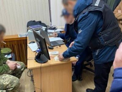 Полковник ВСУ задержан при получении взятки 100 тысяч гривен