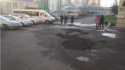 Жителям Невского района придется два года ждать ремонта тротуара