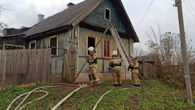 В Новгородской области пожарный погиб в ходе тушения горящего дома