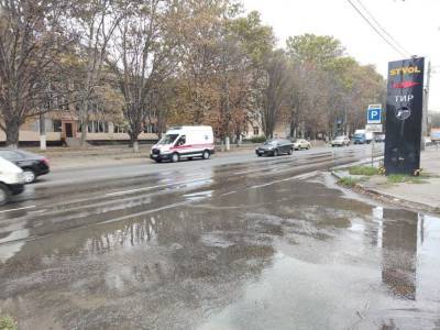 Масштабный прорыв трубы в Одессе, кадры ЧП: "по улице текут реки"