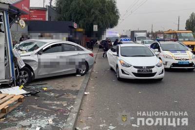 В Киеве задержали таксиста, который насмерть сбил двух человек на остановке