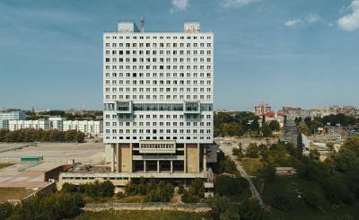 The Independent (Великобритания): российский город снесет здание-«робота», вечный объект насмешек