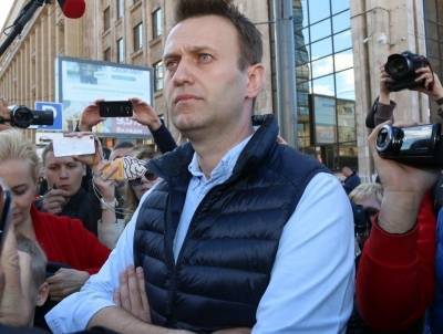 "Левада" в отличие от "Ромира" не видит сильного роста доверия к Навальному