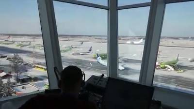 Диспетчер снял на видео момент аварийной посадки Ан-124 в Новосибирске