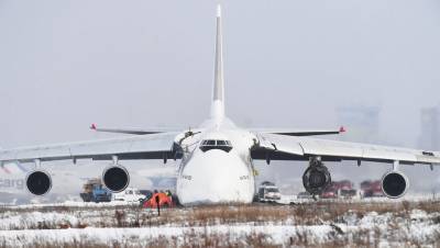 Части аварийно севшего в Новосибирске Ан-124 обнаружили за пределами ВПП