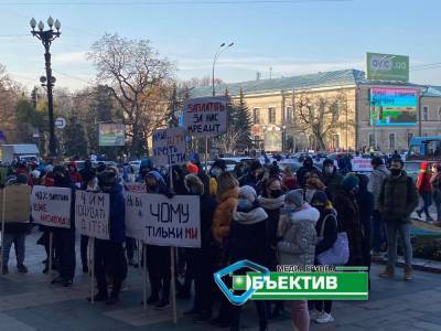 Украина третий день протестует против карантина выходного дня: фото “бунта”
