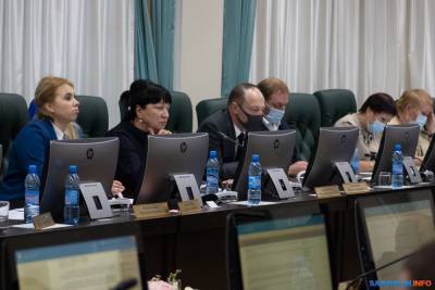 Сахалинские депутаты относятся к себе лучше, чем к муниципальным служащим
