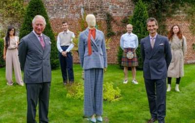 Принц Чарльз выпустил первую коллекцию одежды. Смотрите, как она выглядит (ФОТО)
