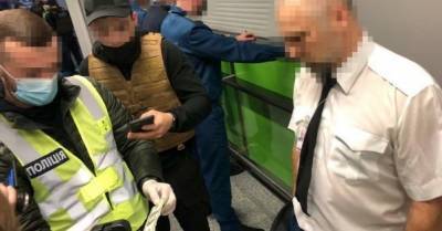 В аэропорту &quot;Борисполь&quot; таможенники создавали проблемы пассажирам ради взяток — СБУ (ФОТО)