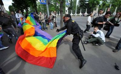 Еврокомиссия предлагает наказывать страны ЕС за гомофобию - lenta.ua - Венгрия - Польша - Брюссель - Ес