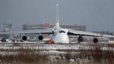 Аварийная посадка самолета Ан-124 «Руслан» в «Толмачево» — видео из диспетчерской