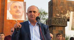 Отставка команды Самвела Бабаяна дала повод для споров в Ереване