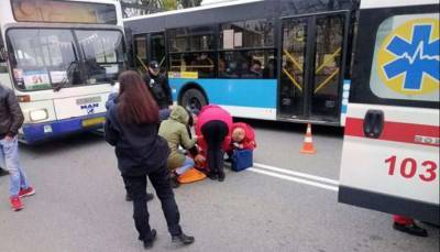 В Хмельницком автобус наехал на двух детей