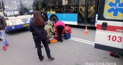 В Хмельницком автобус на пешеходном переходе сбил школьников