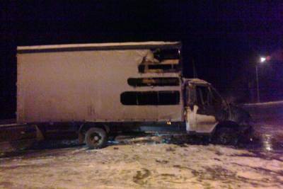 В Чебоксарах на ходу вспыхнула и полностью сгорела грузовая ГАЗель