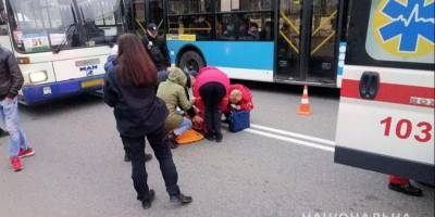 В Хмельницком автобус на переходе сбил двух школьников — полиция