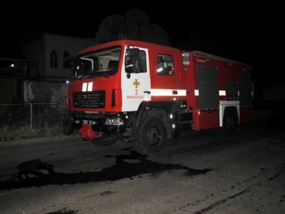 Ночью в Николаеве горел жилой дом: спасатели спасли двух человек