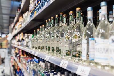 Минфин России поднял минимальные цены на водку, коньяк и шампанское