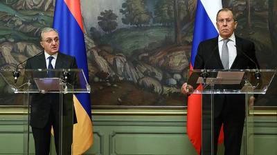 Главы МИД России и Армении обсудили реализацию соглашения о перемирии в Карабахе
