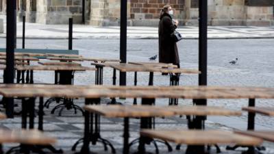 COVID-19: в Праге суд отменил обязательный масочный режим