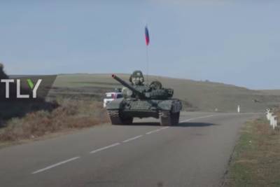 ​Миротворцы России приехали в Карабах на танках "Т-72" и "Градах" - ударная техника попала на видео