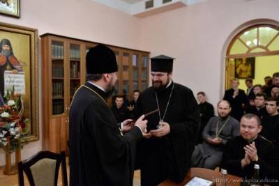 Содомия, пьянство, взятки: жизнь в академии «новой церкви Украины»