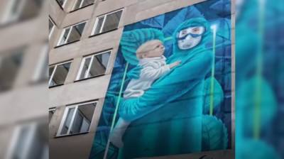 В Воронеже появилось огромное граффити в честь работающих в «красной зоне» врачей