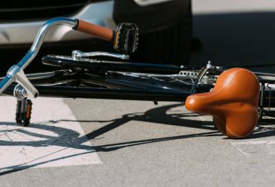 Велосипедист пострадал в результате ДТП на улице Бабушкина в Петербурге