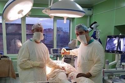 Рязанские нейрохирурги провели сложную операцию на позвоночник