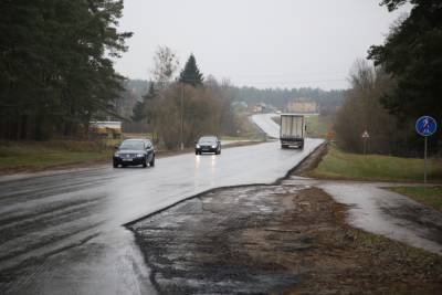 Новое покрытие, велодорожки, благоустроенные остановки появились на участке автодороги Р-42 Гродно–граница Литвы