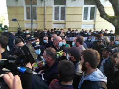 Протестующие принесли копии итоговых протоколов выборов к зданию правительства Аджарии