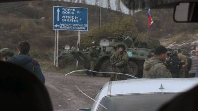 Миротворцы РФ устанавливают наблюдательные посты в Степанакерте.