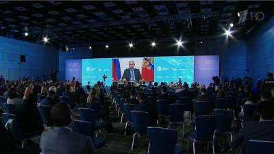 Владимир Путин принял участие в форуме «Сильные идеи для нового времени»
