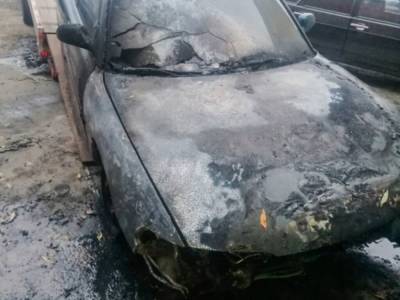 В Николаевской области у магазина подожгли Mazda