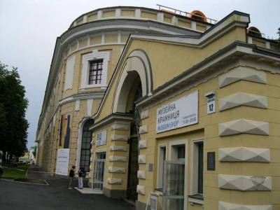 Национальный культурный и музейный комплекс «Мистецький арсенал» первым отреагировал на запрет работы в выходные дни