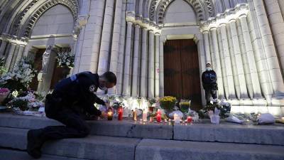 Фото убийцы учителя под Парижем было в телефоне террориста из Ниццы