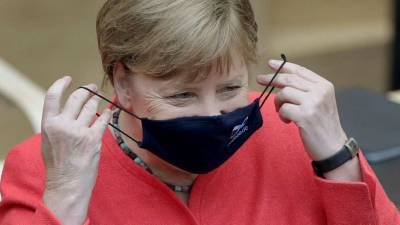 Меркель с удовольствием продаст Украине российскую вакцину –...
