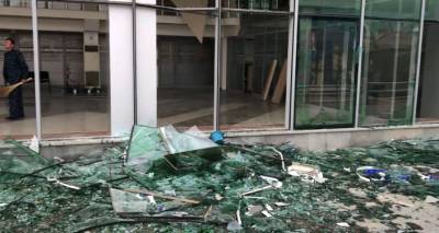 Началась уборка в зданиях, поврежденных в результате обстрелов – видео из Степанакерта
