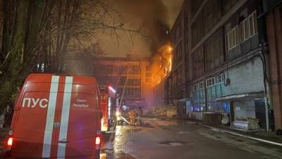 «Ущерб на 30 миллионов»: владелец цеха о пожаре в здании ЛЭМЗ в Петербурге