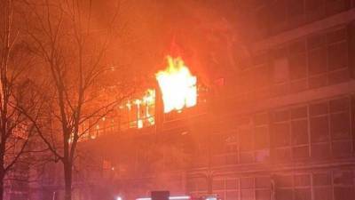 Пожаре в здании ЛЭМЗ в Петербурге локализован — видео с коптера