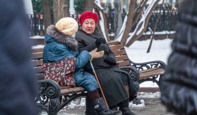 Украинских пенсионеров, которые получают пенсии на карточки, но не тратят, будут проверять