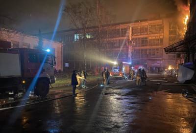 Пожарные ликвидировали возгорание в бывшем здании ЛЭМЗ