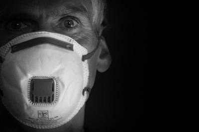 Медики предупредили, что маски опасны для людей с аллергией