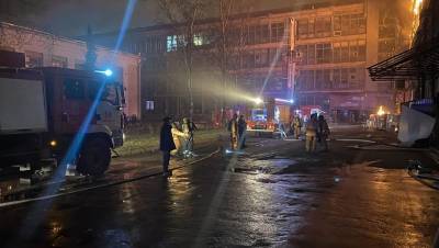 Спасатели ликвидировали пожар на электромеханическом заводе в Петербурге