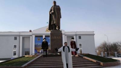 В Карагандинской области открыли памятник Абаю и улицу его имени